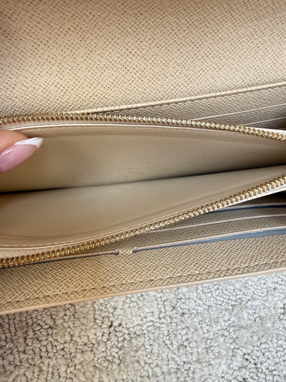 Louis Vuitton Sarah Wallet in Damier Azur - Picture 2 of 9